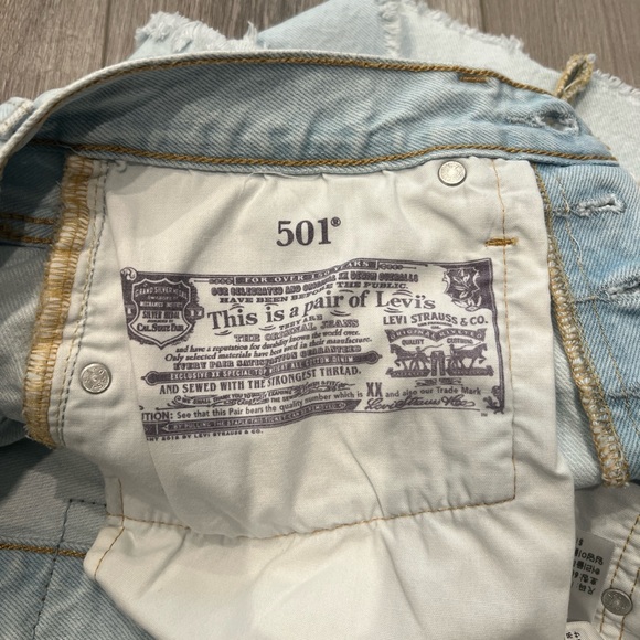 Women’s Levi’s 501 Light Wash Denim Jean Shorts 26 - Picture 7 of 7
